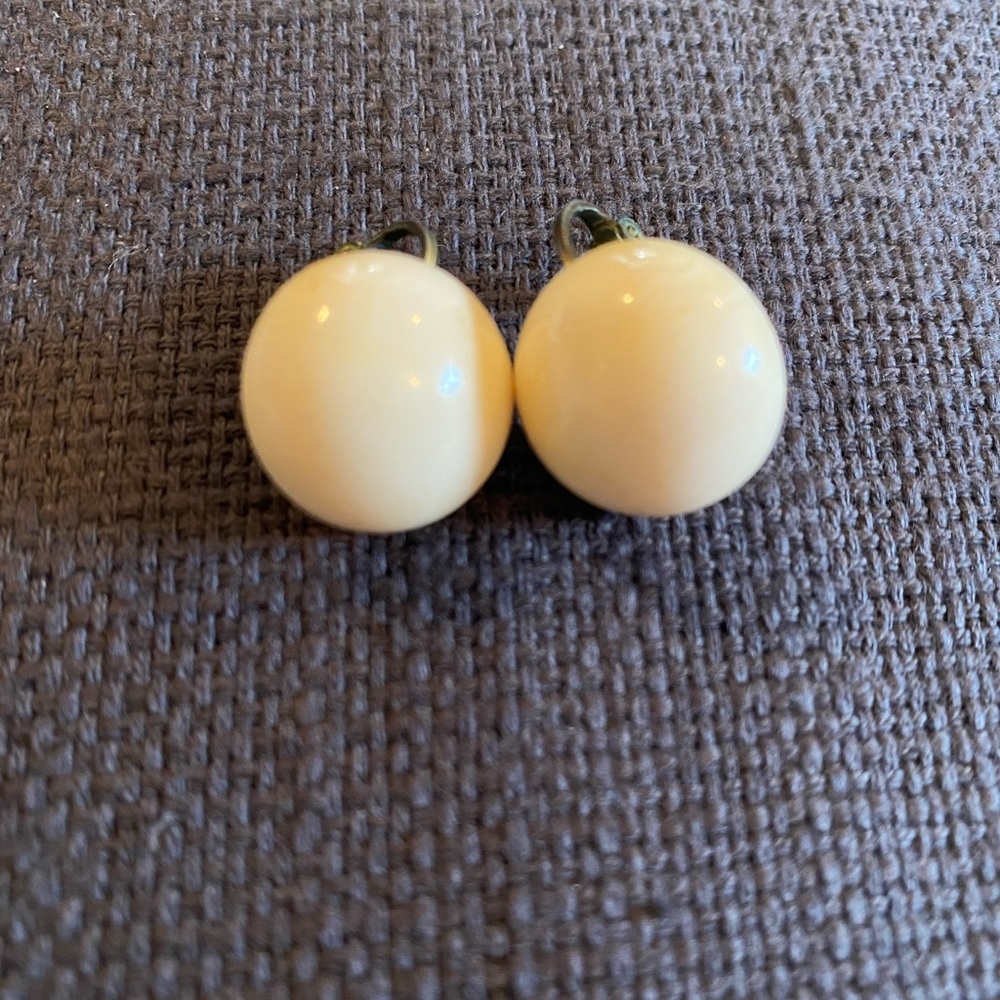 Cream earrings